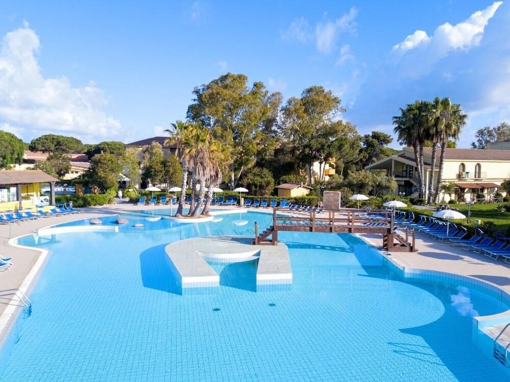 Hotel Fortezza Арбореа Екстериор снимка
